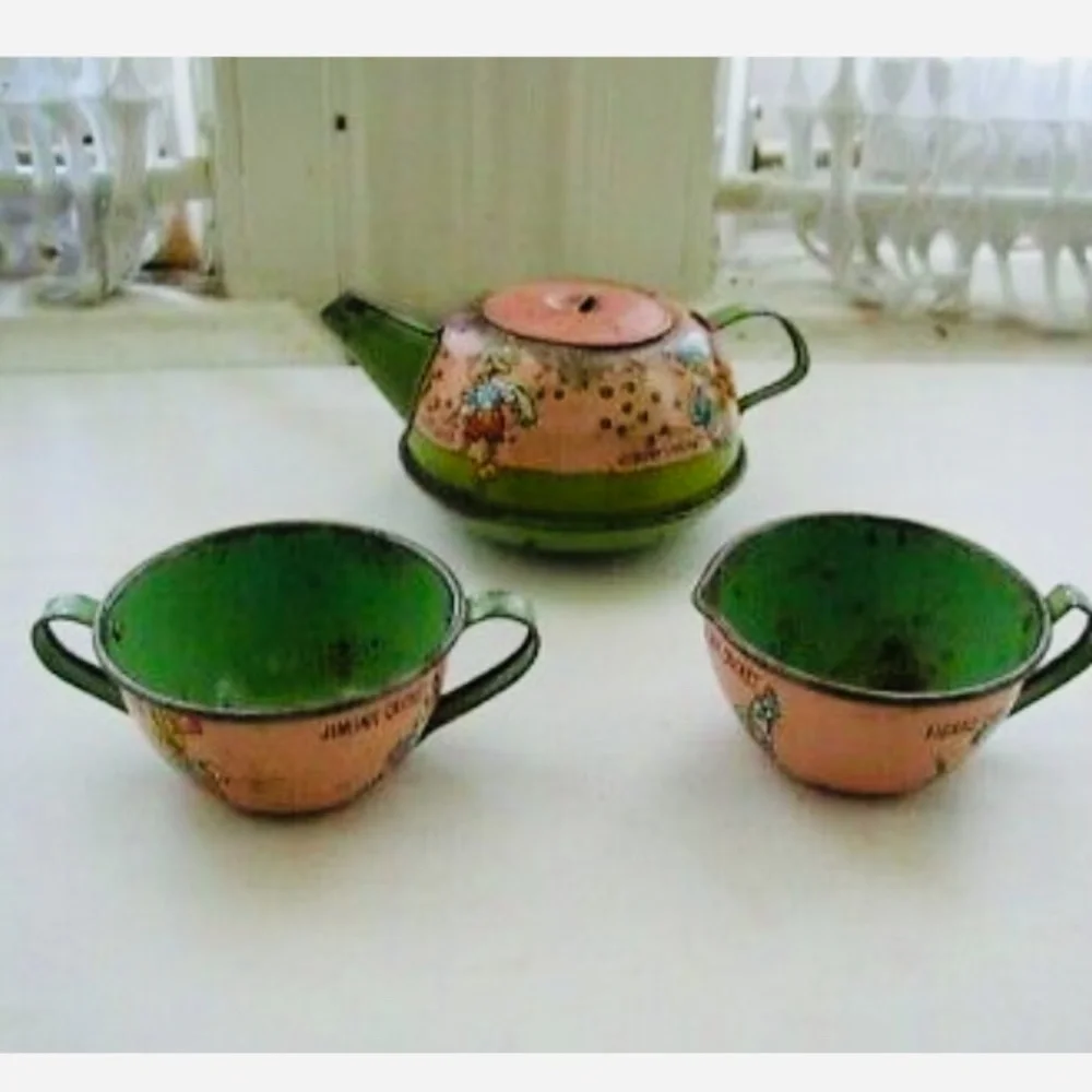 1939 Ohio Art Disney Pinocchio Child’s Tin Tea Set - Picture 5 of 9